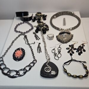 Black and Silver Jewelry Set